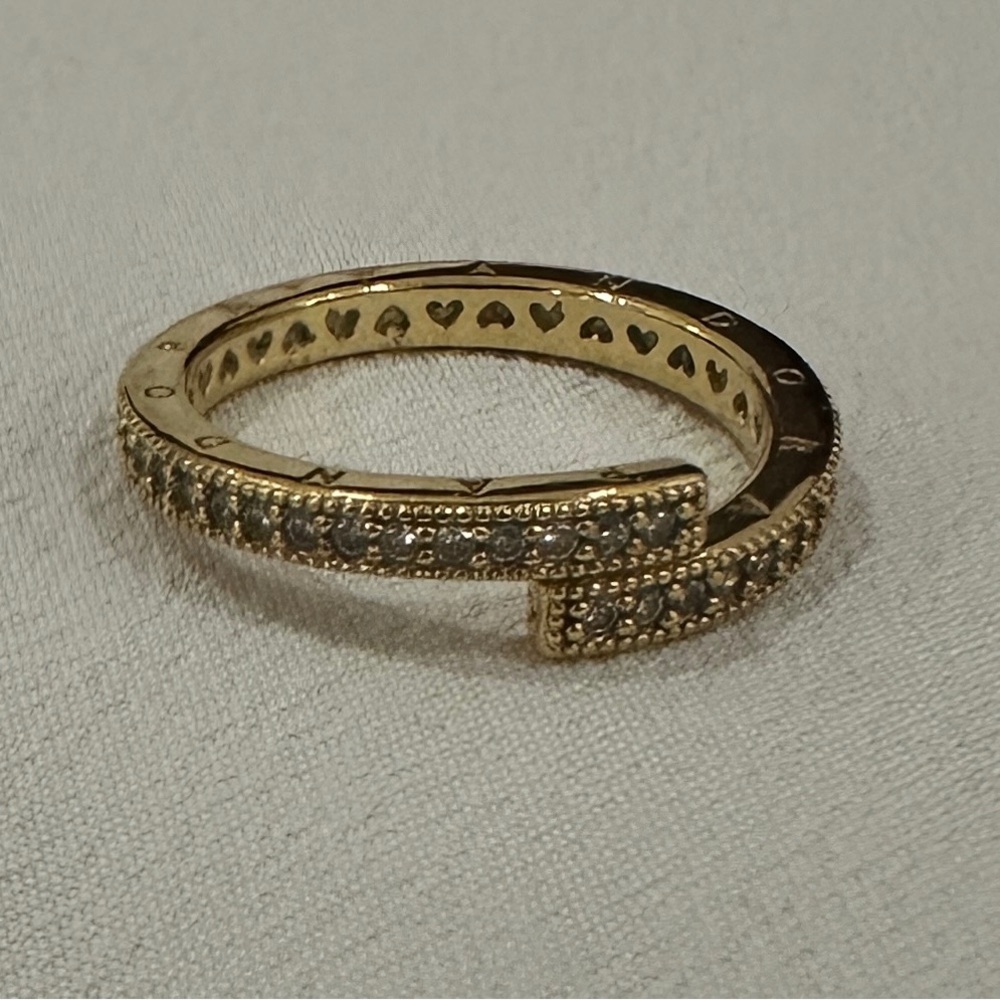 Pandora Sparkling Overlapping Ring
